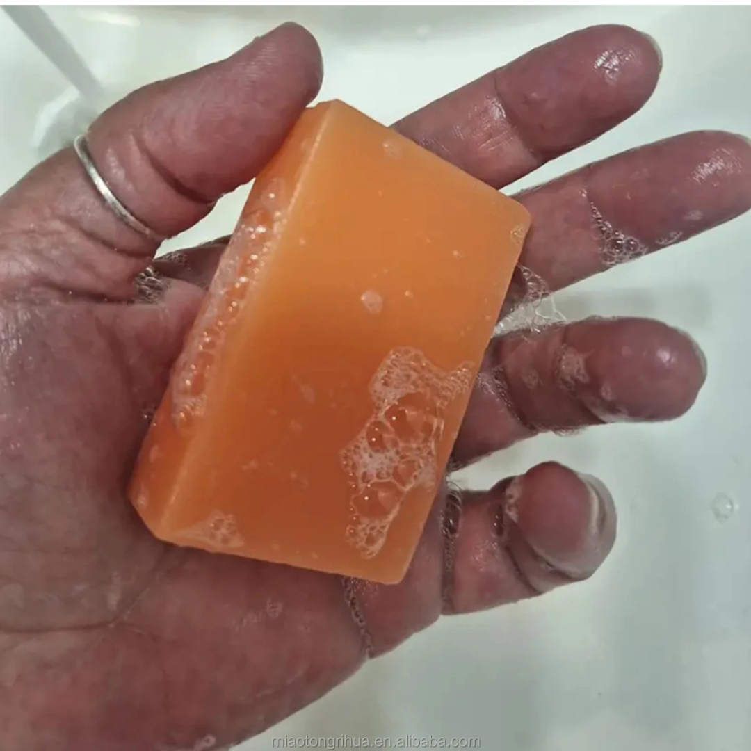 SAVON NETTOYANT AU LAIT, CURCUMA ET GINGEMBRE